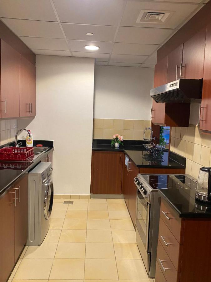 Lunar Hostel 96 Dubai Eksteriør billede