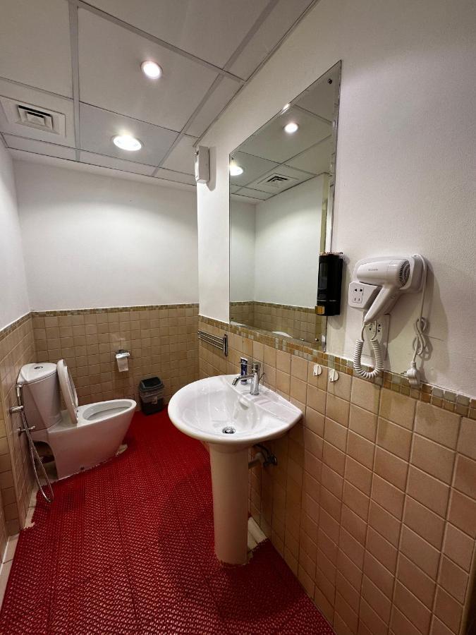 Lunar Hostel 96 Dubai Eksteriør billede