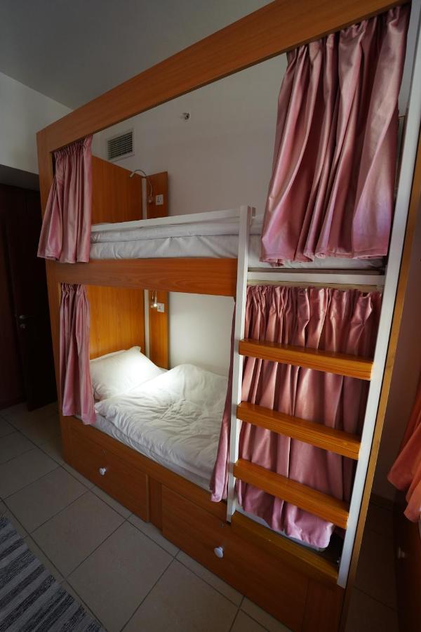 Lunar Hostel 96 Dubai Eksteriør billede