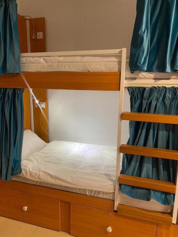 Lunar Hostel 96 Dubai Eksteriør billede