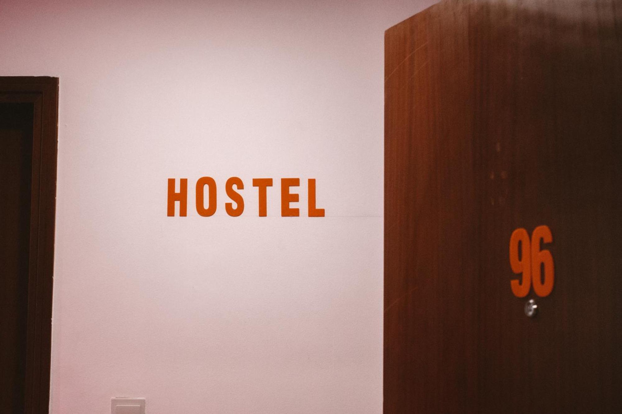 Lunar Hostel 96 Dubai Eksteriør billede