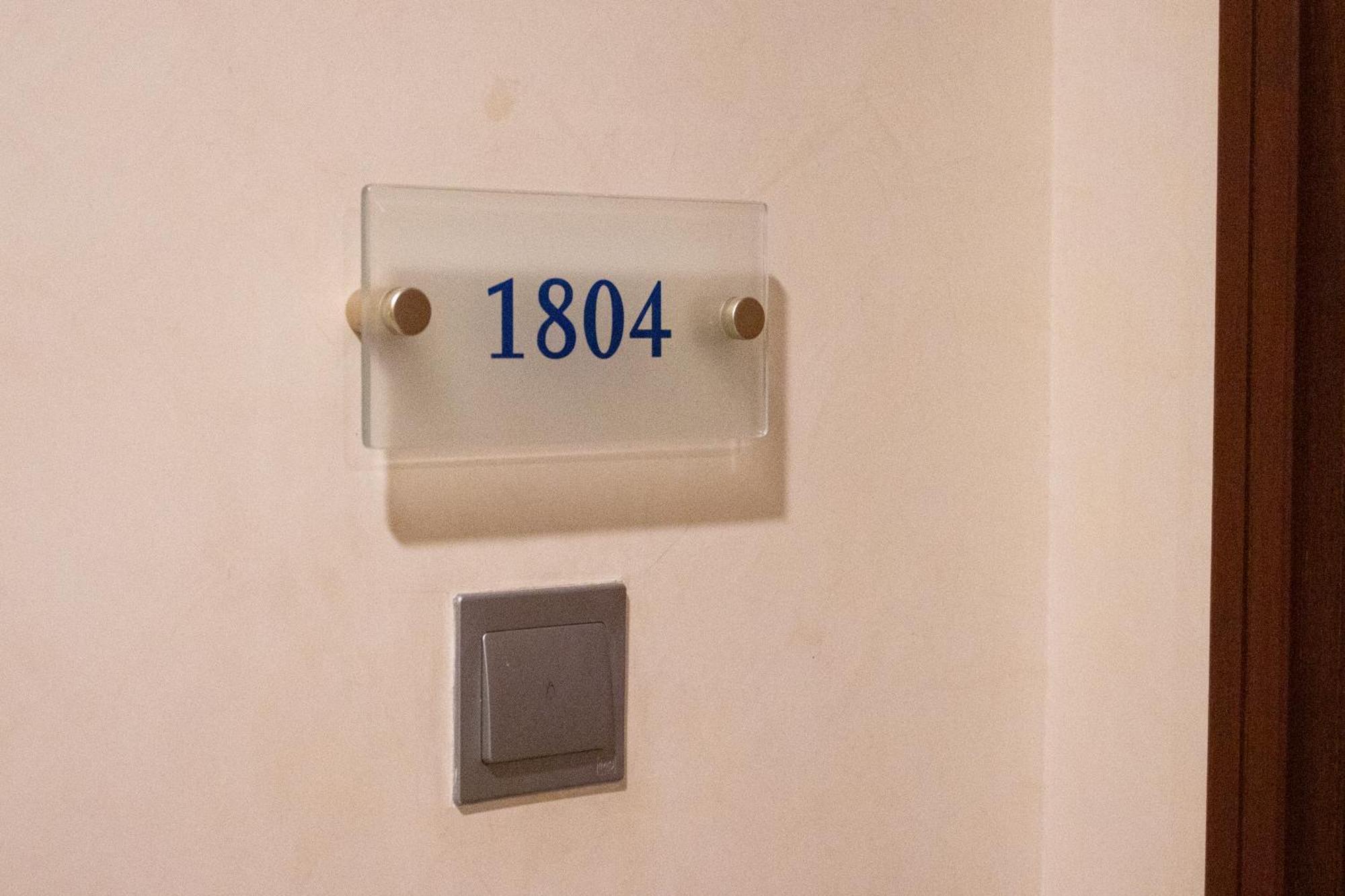 Lunar Hostel 96 Dubai Eksteriør billede