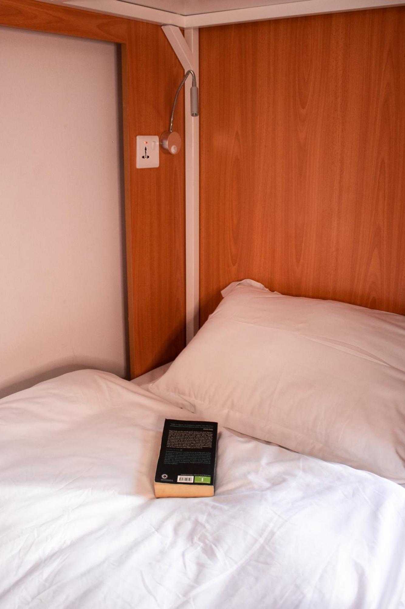 Lunar Hostel 96 Dubai Eksteriør billede