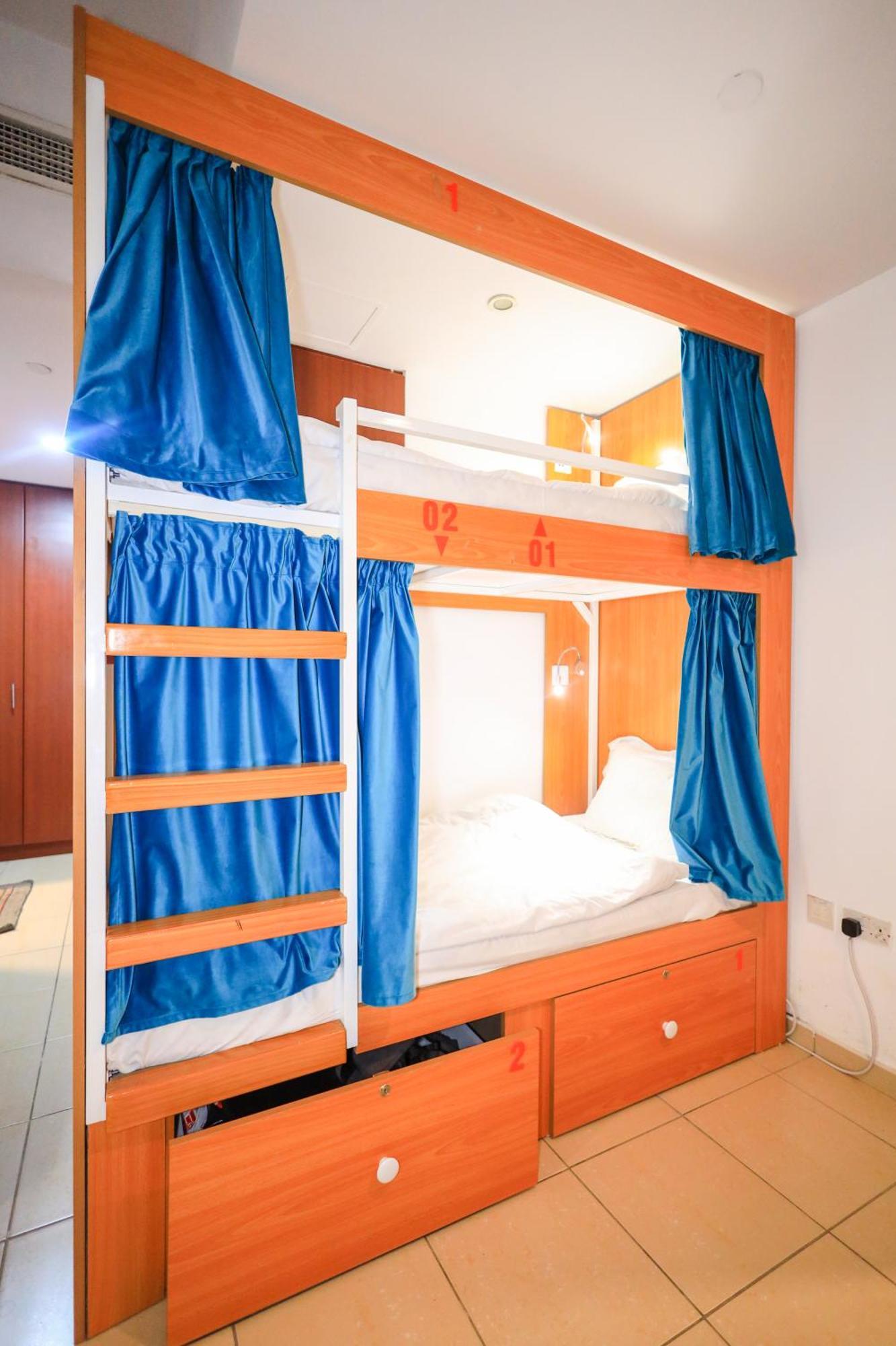 Lunar Hostel 96 Dubai Eksteriør billede