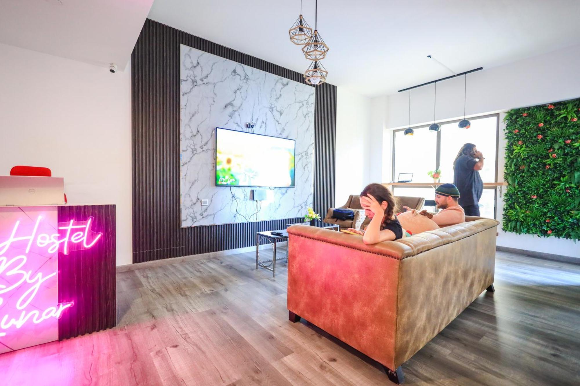 Lunar Hostel 96 Dubai Eksteriør billede
